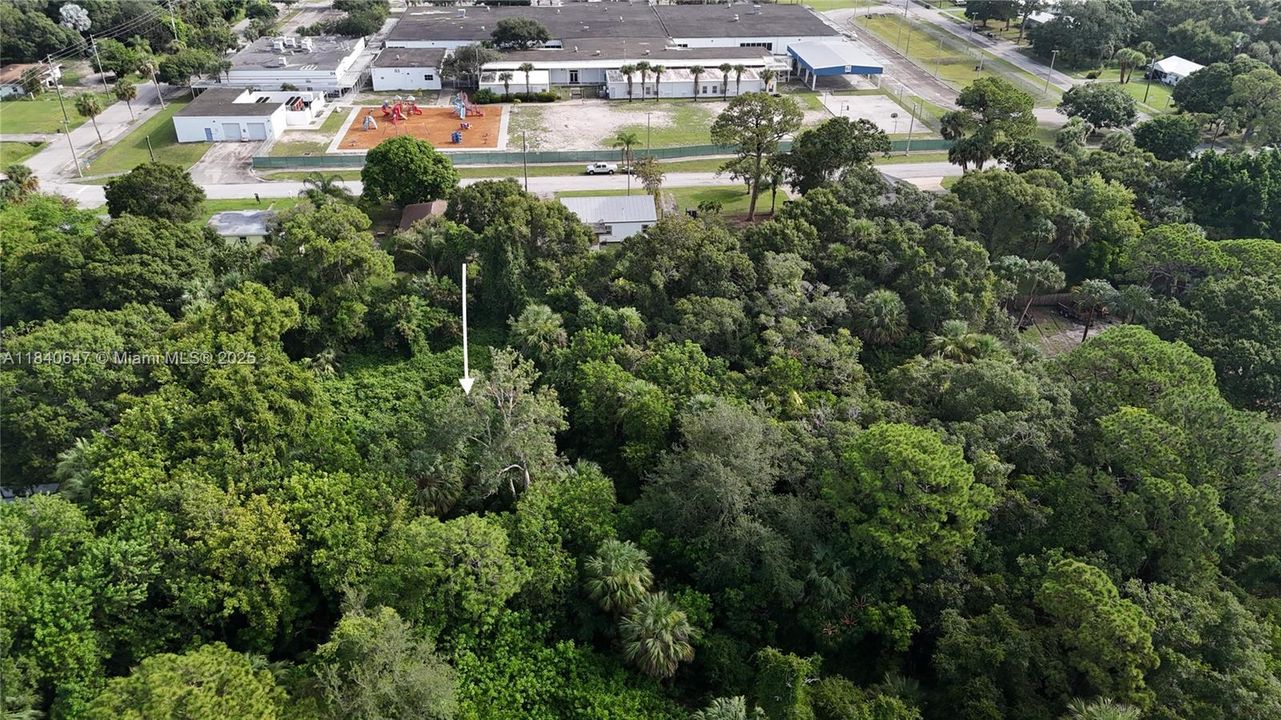 待售: $65,000 (0.81 acres)