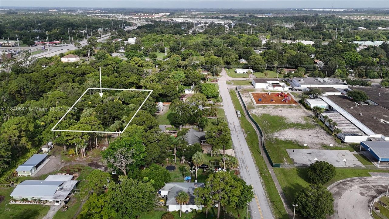 待售: $65,000 (0.81 acres)