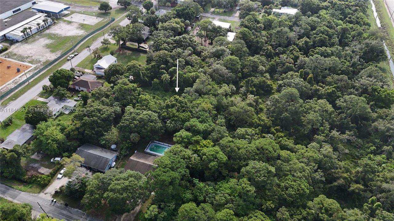 待售: $65,000 (0.81 acres)