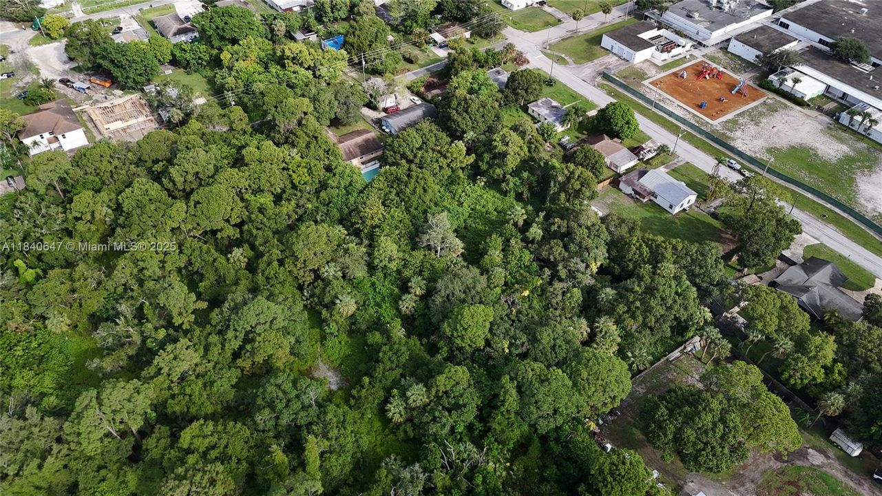 待售: $65,000 (0.81 acres)