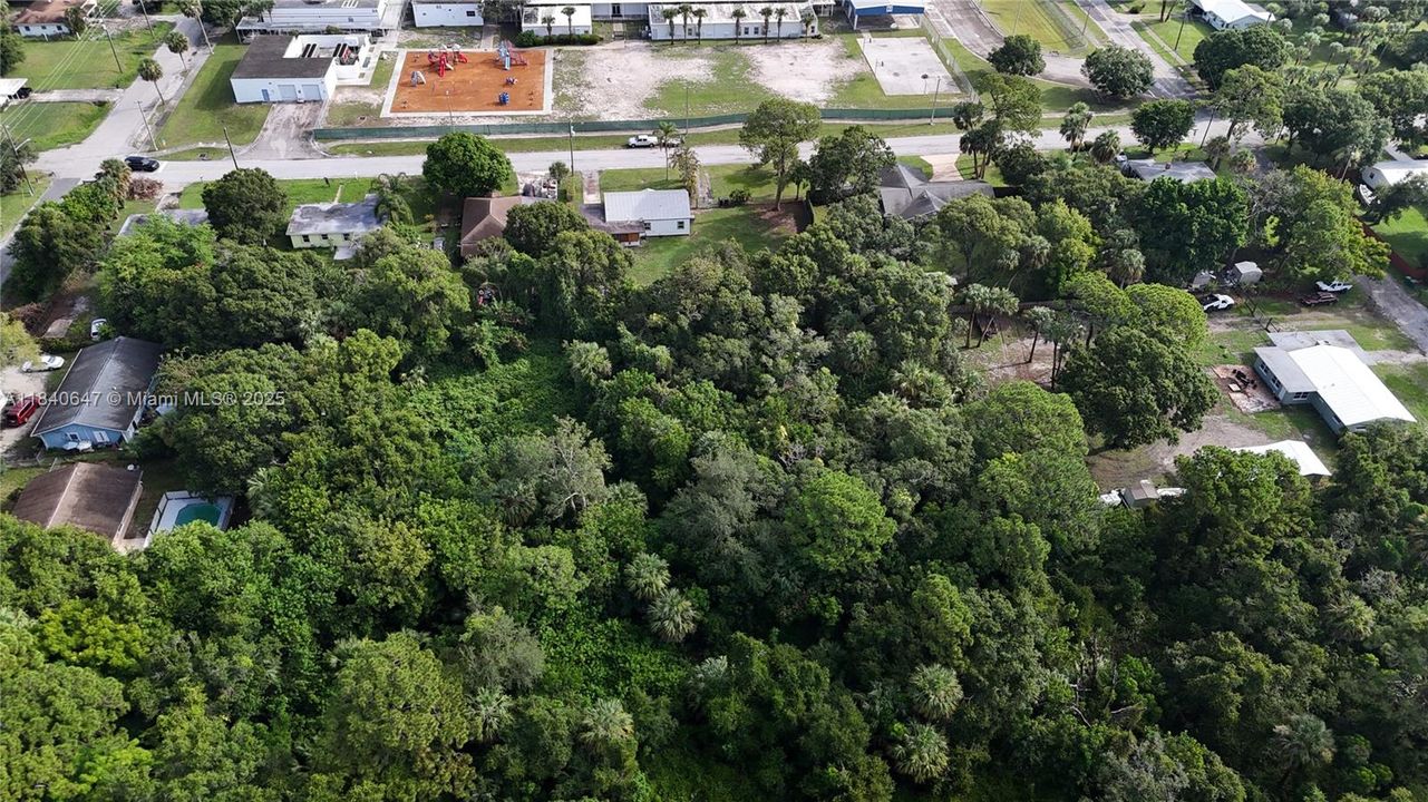 待售: $65,000 (0.81 acres)