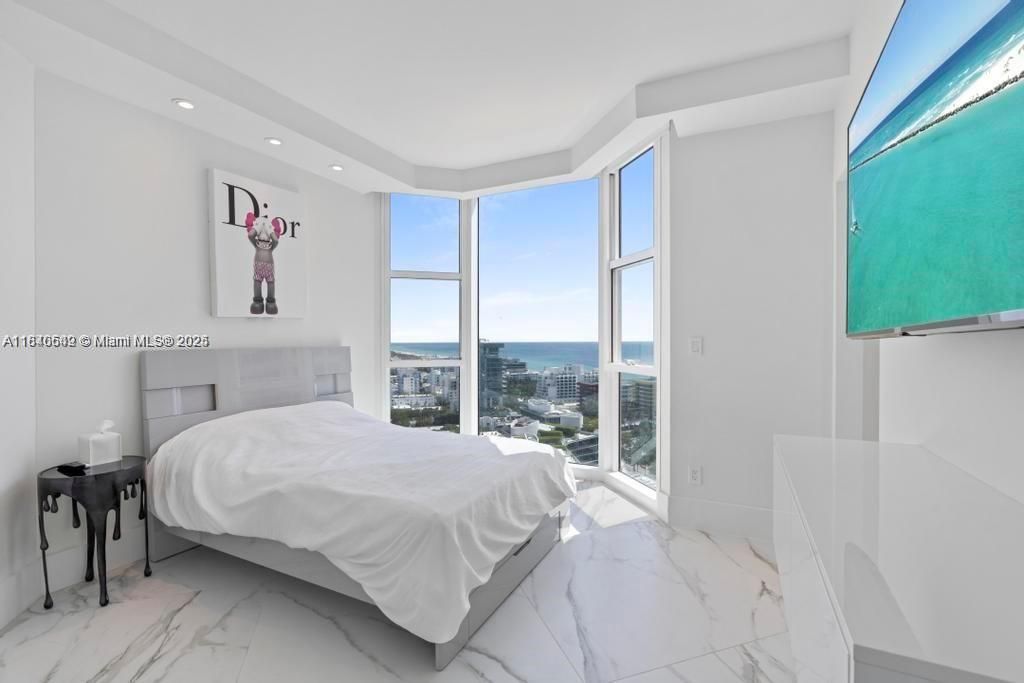 En Venta: $4,999,999 (3 camas, 3 baños, 2340 Pies cuadrados)