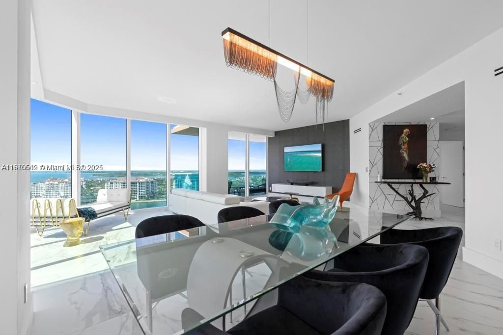 En Venta: $4,999,999 (3 camas, 3 baños, 2340 Pies cuadrados)