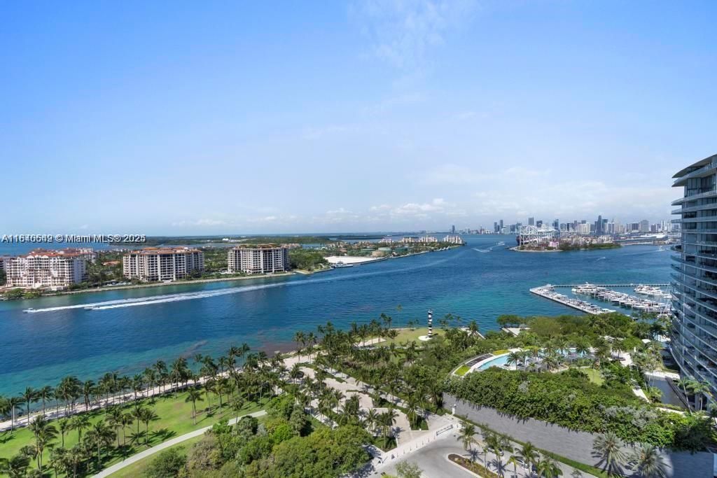 En Venta: $4,999,999 (3 camas, 3 baños, 2340 Pies cuadrados)