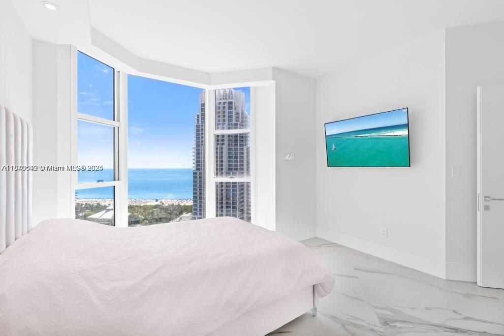 En Venta: $4,999,999 (3 camas, 3 baños, 2340 Pies cuadrados)