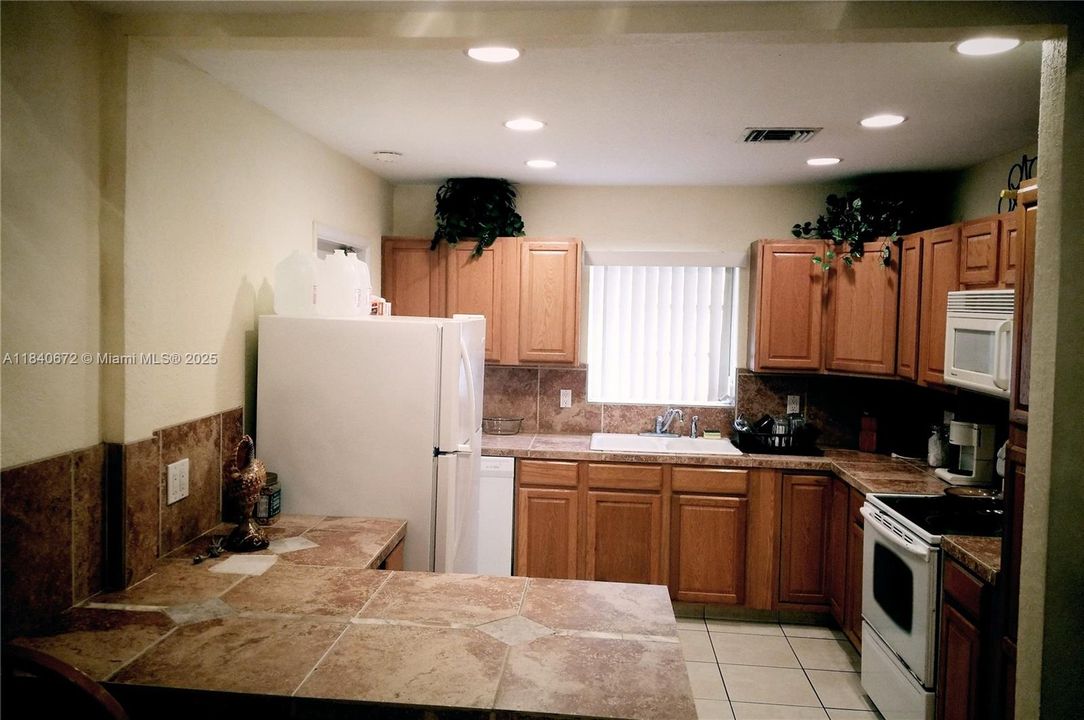 На продажу: $749,000 (3 спален, 2 ванн, 1875 Квадратных фут)