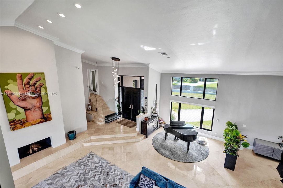 For Sale: $4,725,000 (6 beds, 4 baths, 5741 Square Feet)