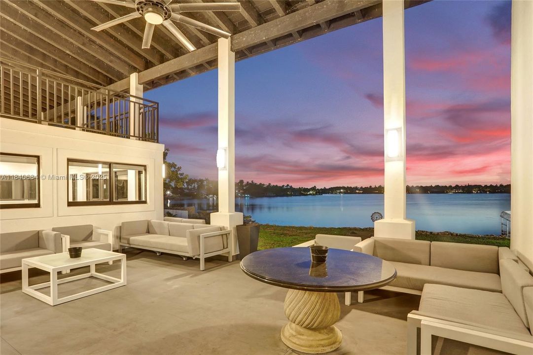 For Sale: $4,725,000 (6 beds, 4 baths, 5741 Square Feet)