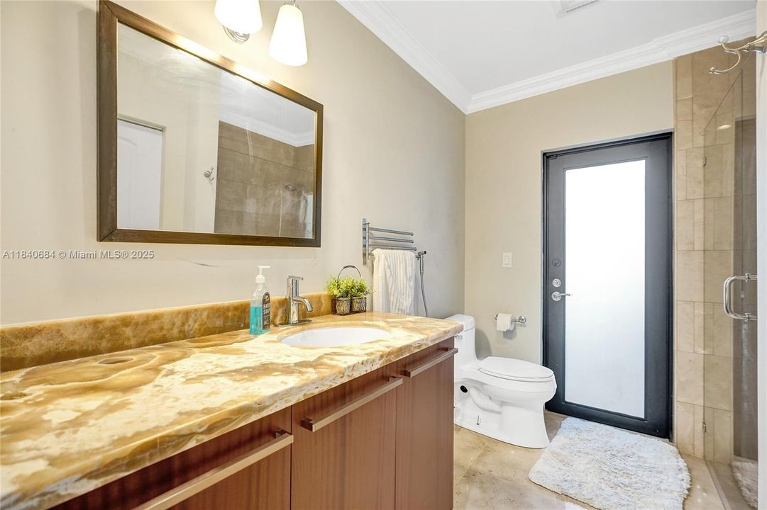 For Sale: $4,725,000 (6 beds, 4 baths, 5741 Square Feet)