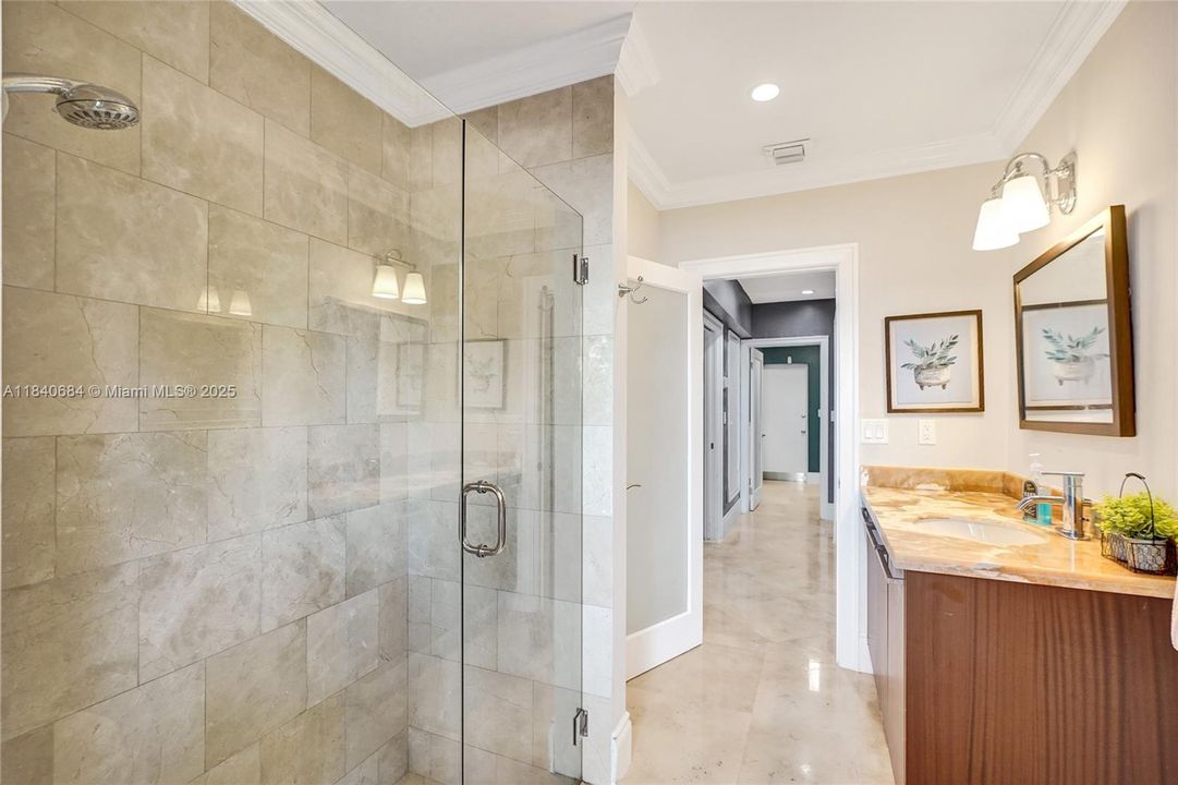 For Sale: $4,725,000 (6 beds, 4 baths, 5741 Square Feet)