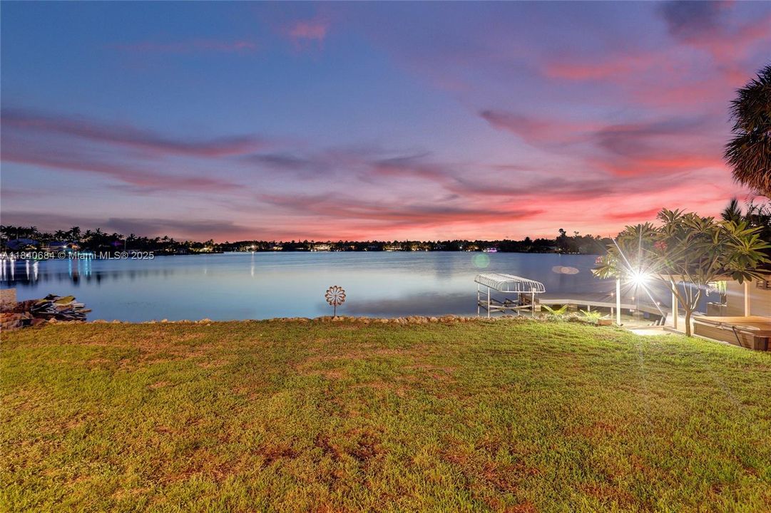 For Sale: $4,725,000 (6 beds, 4 baths, 5741 Square Feet)