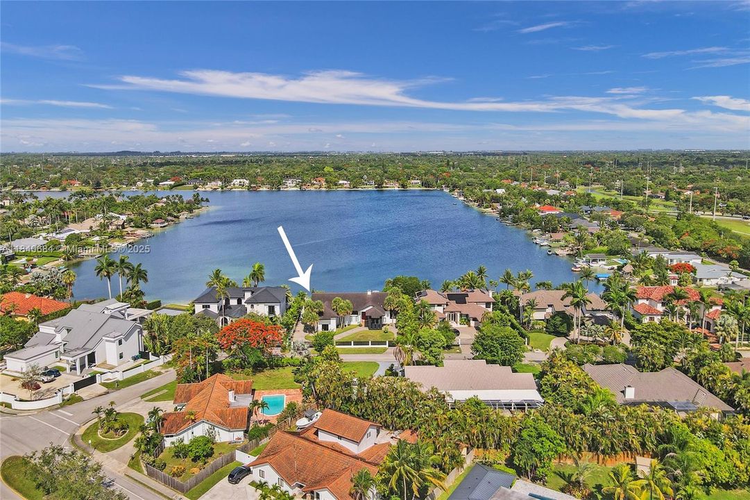 For Sale: $4,725,000 (6 beds, 4 baths, 5741 Square Feet)