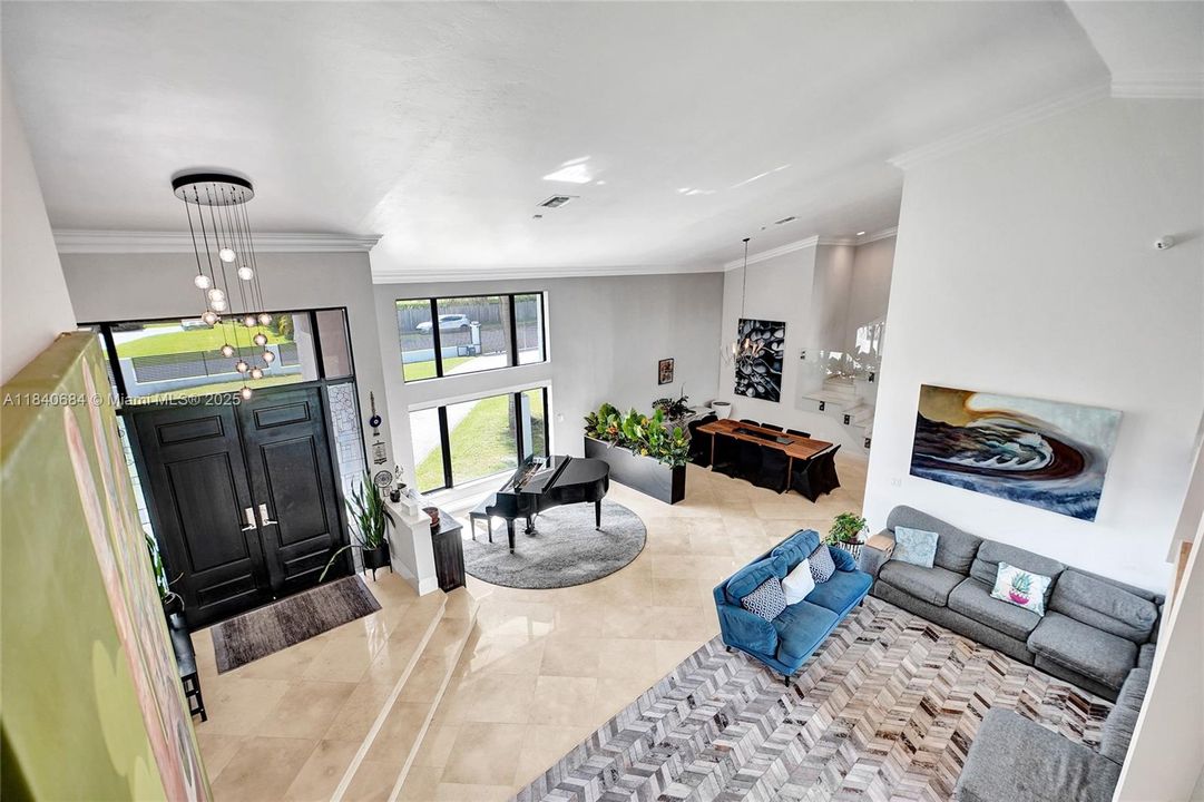 For Sale: $4,725,000 (6 beds, 4 baths, 5741 Square Feet)