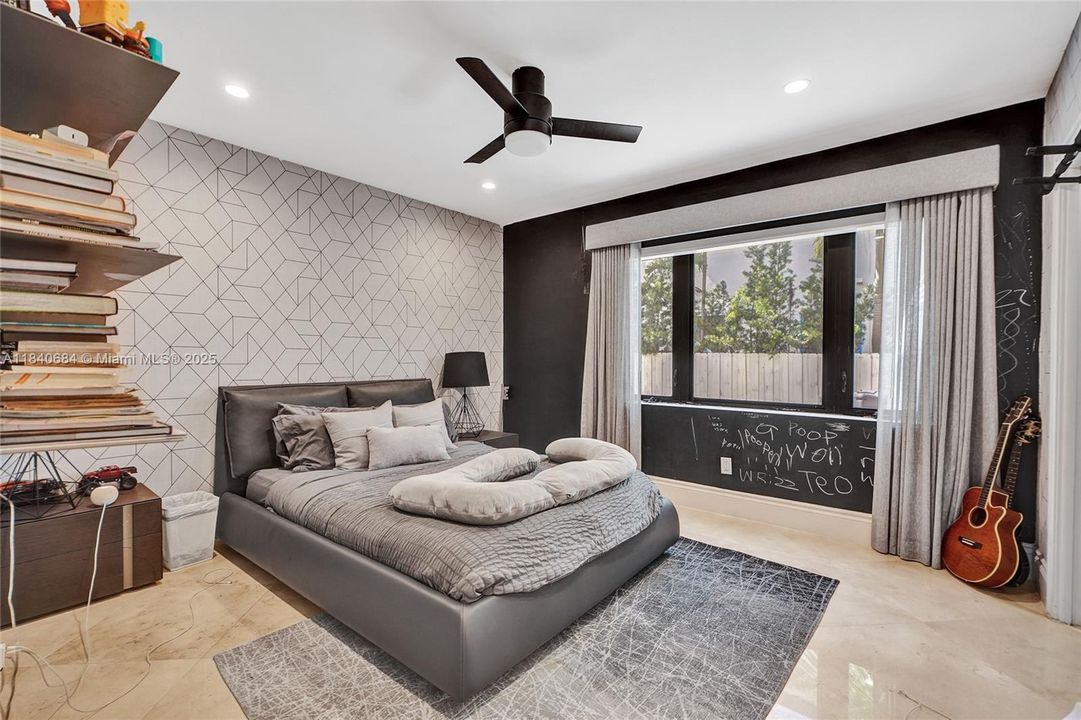 For Sale: $4,725,000 (6 beds, 4 baths, 5741 Square Feet)