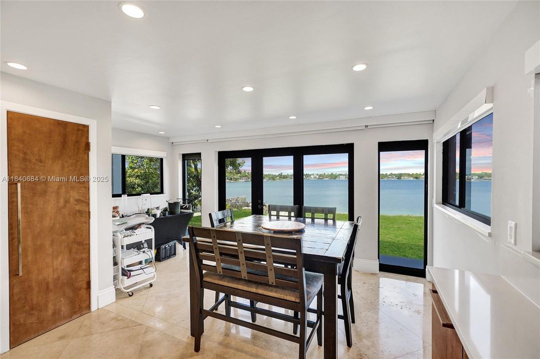 For Sale: $4,725,000 (6 beds, 4 baths, 5741 Square Feet)