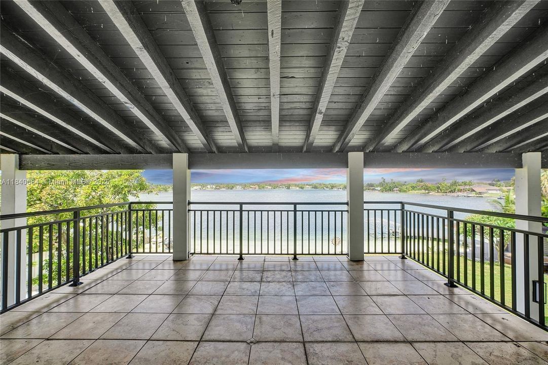 For Sale: $4,725,000 (6 beds, 4 baths, 5741 Square Feet)