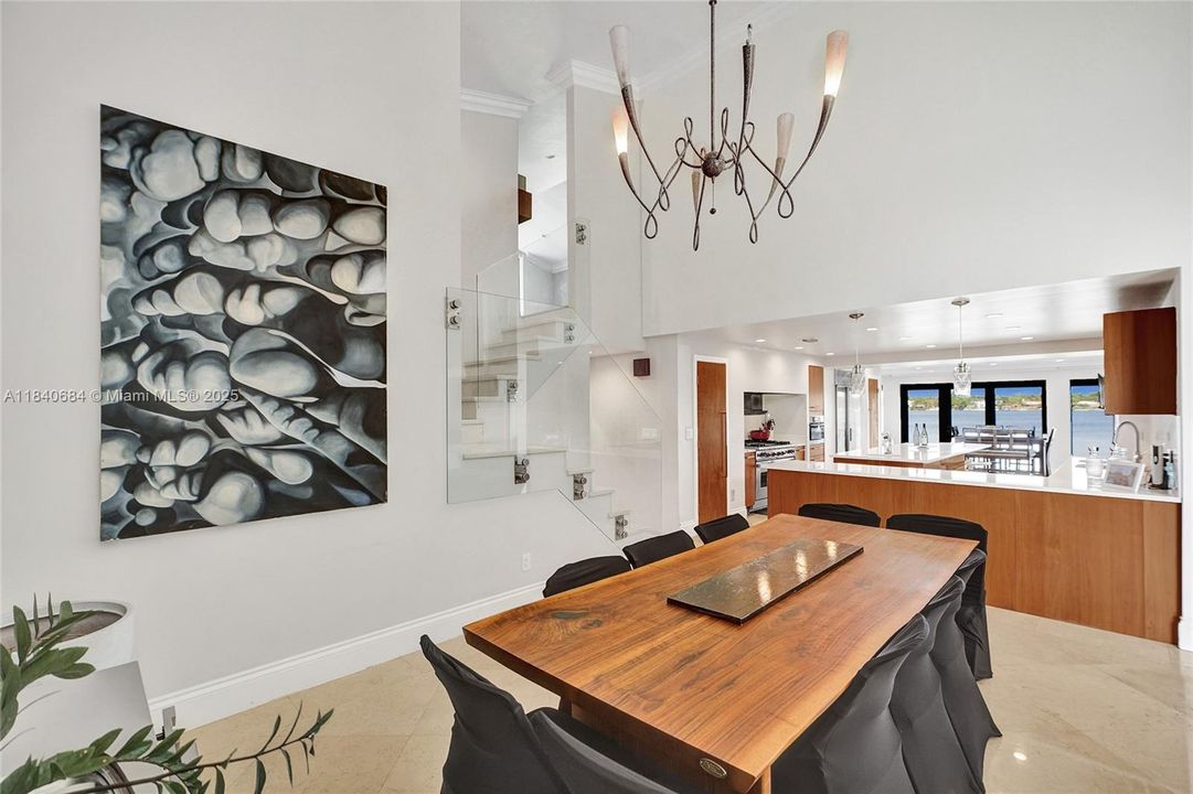 For Sale: $4,725,000 (6 beds, 4 baths, 5741 Square Feet)