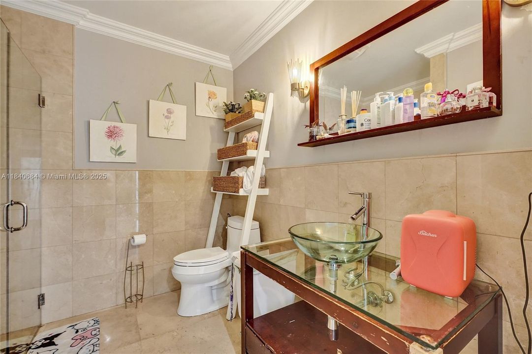 For Sale: $4,725,000 (6 beds, 4 baths, 5741 Square Feet)