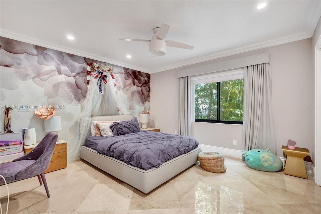 For Sale: $4,725,000 (6 beds, 4 baths, 5741 Square Feet)