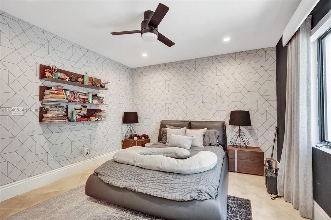 For Sale: $4,725,000 (6 beds, 4 baths, 5741 Square Feet)