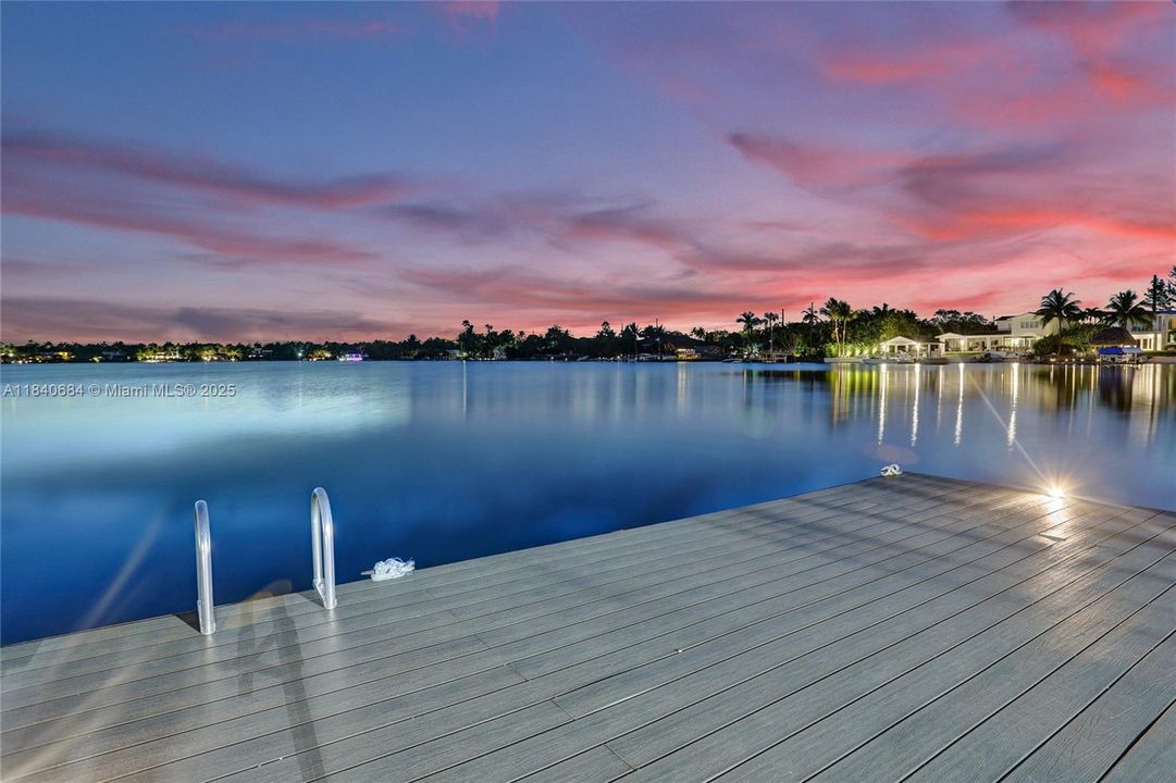 For Sale: $4,725,000 (6 beds, 4 baths, 5741 Square Feet)