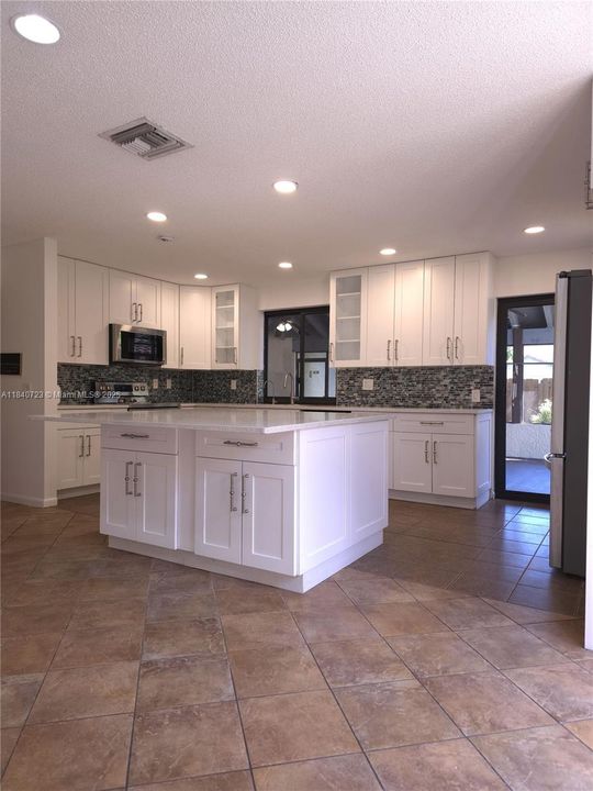 Active With Contract: $639,000 (3 beds, 2 baths, 1611 Square Feet)