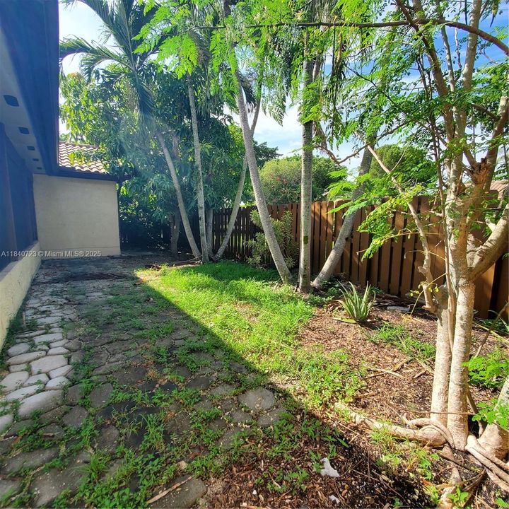 Active With Contract: $639,000 (3 beds, 2 baths, 1611 Square Feet)