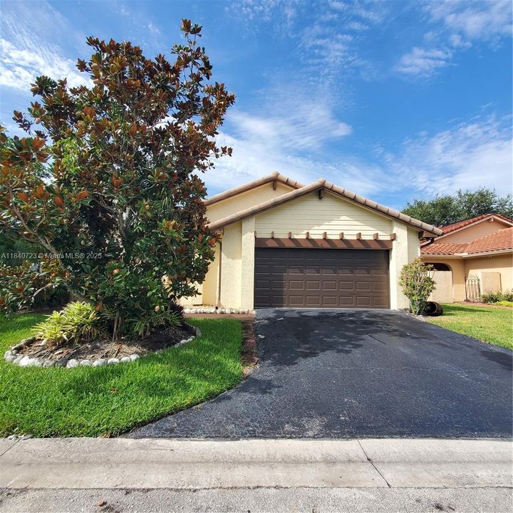 Active With Contract: $639,000 (3 beds, 2 baths, 1611 Square Feet)