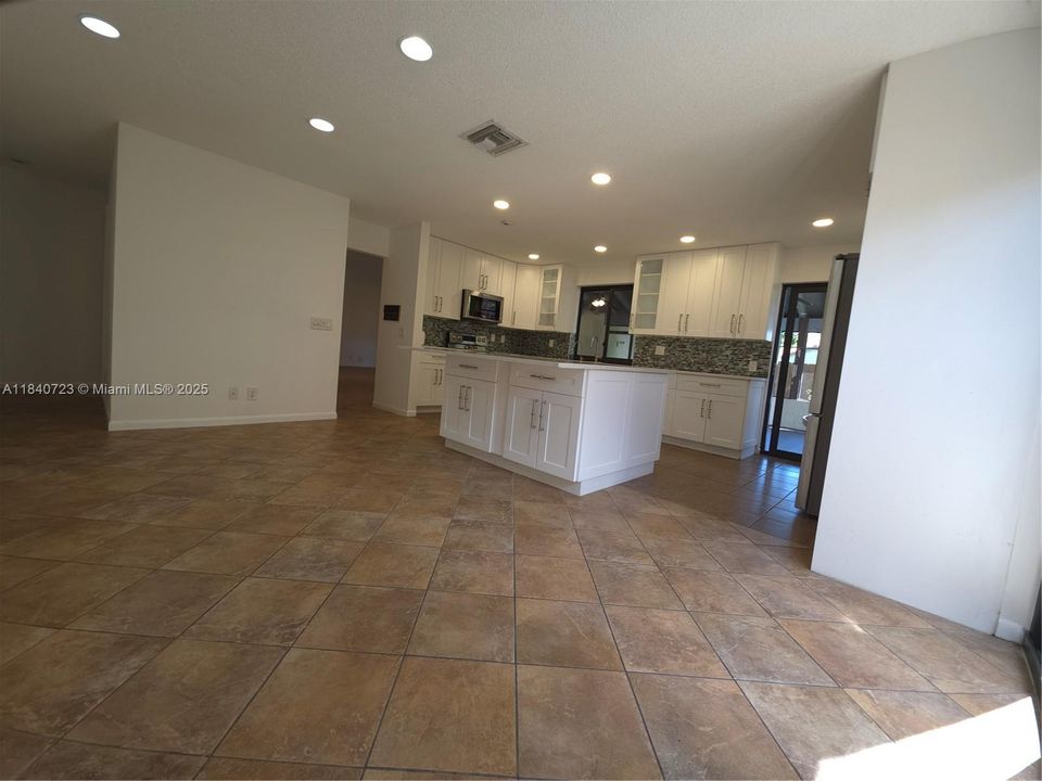 Active With Contract: $639,000 (3 beds, 2 baths, 1611 Square Feet)