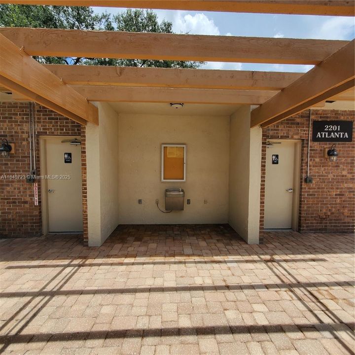 Active With Contract: $639,000 (3 beds, 2 baths, 1611 Square Feet)