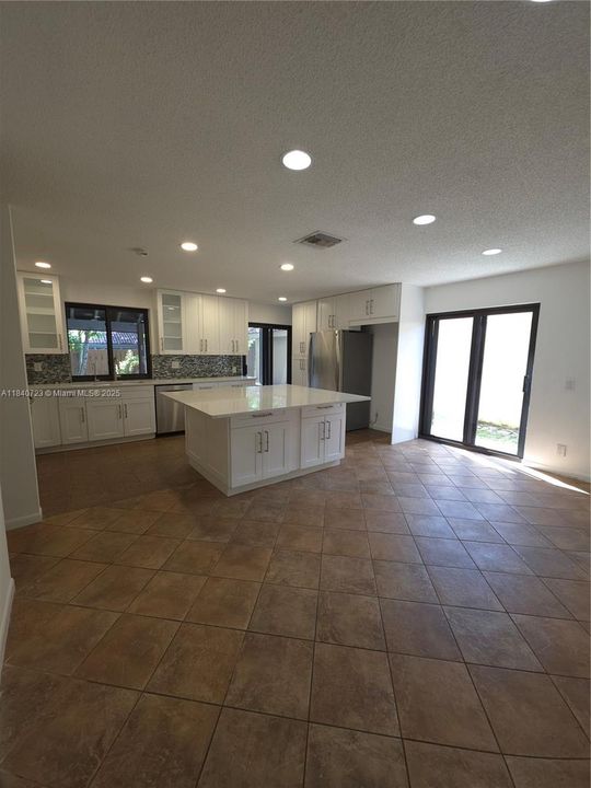 Active With Contract: $639,000 (3 beds, 2 baths, 1611 Square Feet)