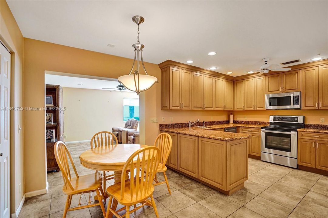 最近售出: $475,000 (2 贝兹, 2 浴室, 3158 平方英尺)