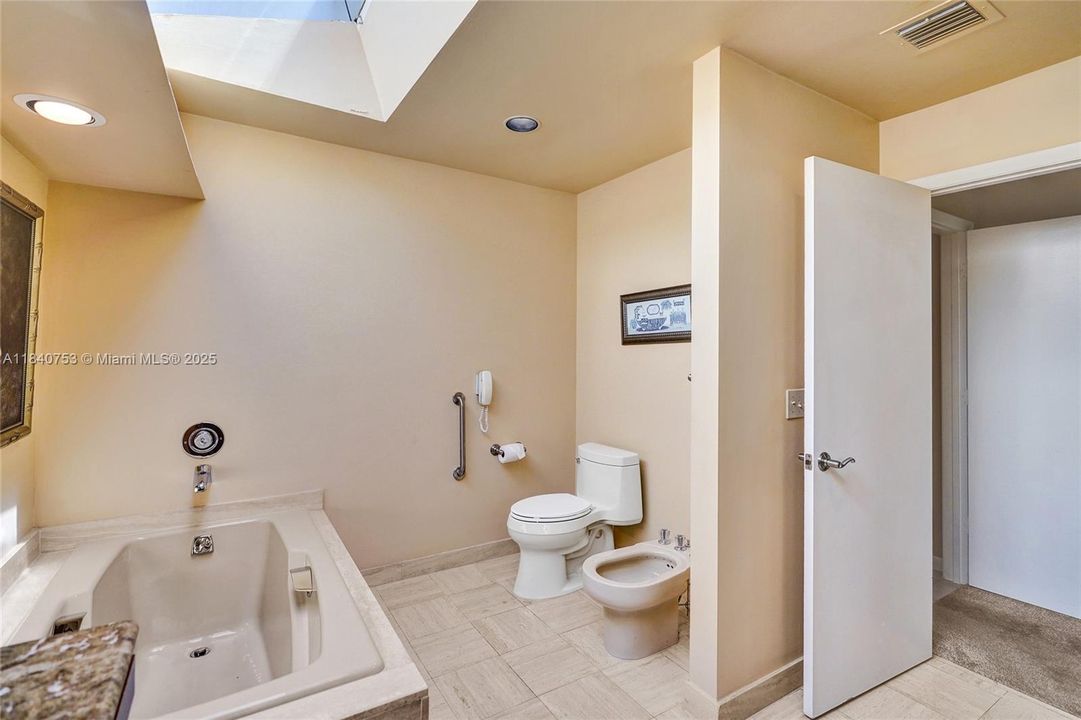 最近售出: $475,000 (2 贝兹, 2 浴室, 3158 平方英尺)