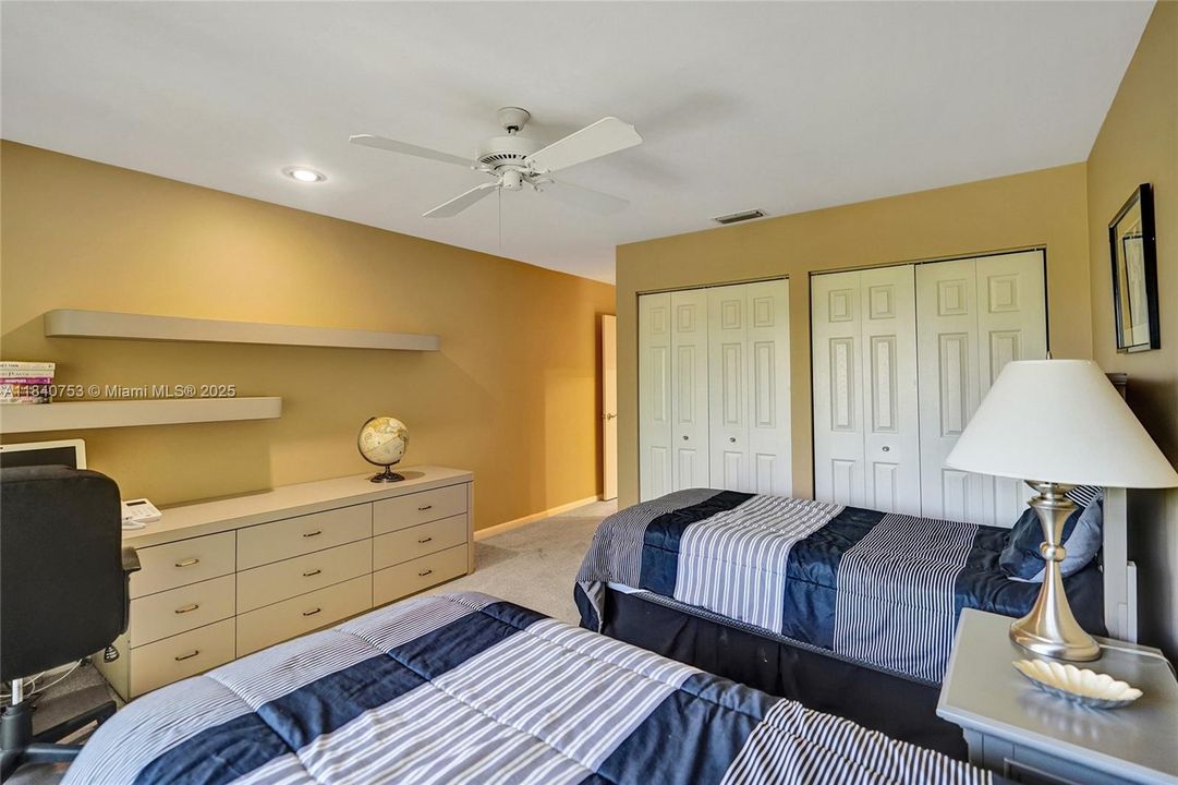 最近售出: $475,000 (2 贝兹, 2 浴室, 3158 平方英尺)