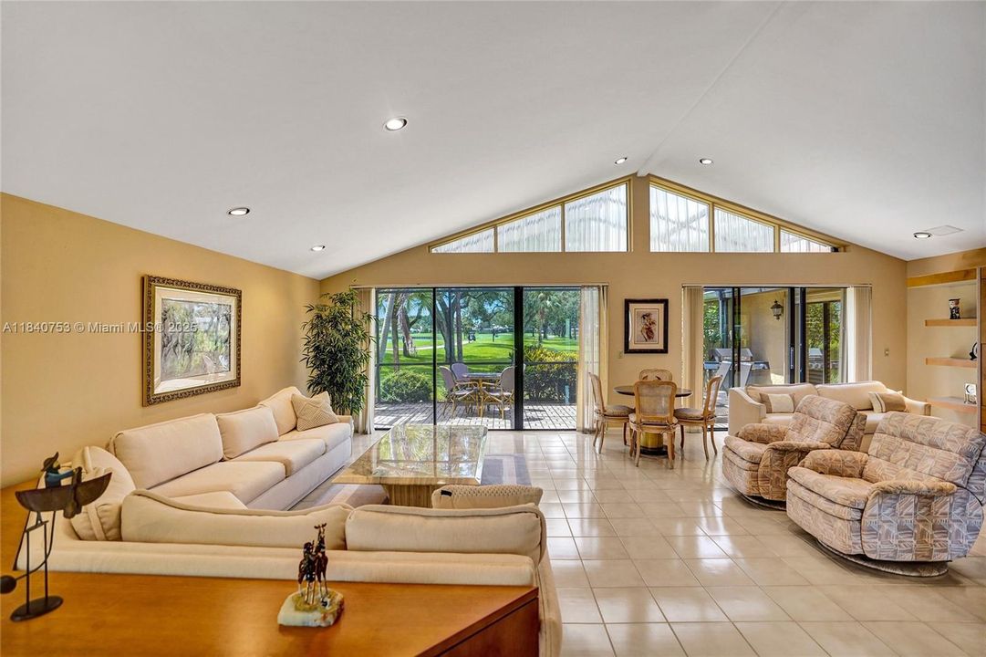 最近售出: $475,000 (2 贝兹, 2 浴室, 3158 平方英尺)