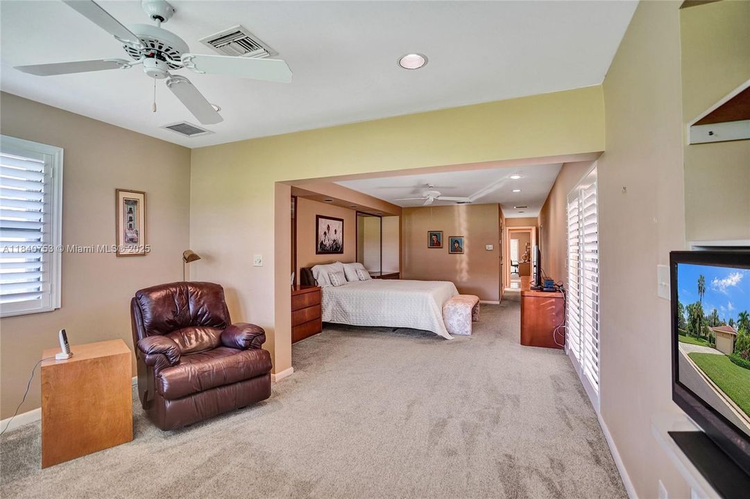 最近售出: $475,000 (2 贝兹, 2 浴室, 3158 平方英尺)