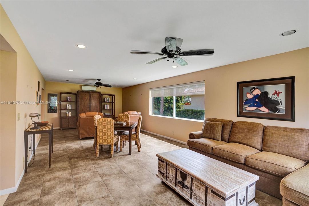 最近售出: $475,000 (2 贝兹, 2 浴室, 3158 平方英尺)