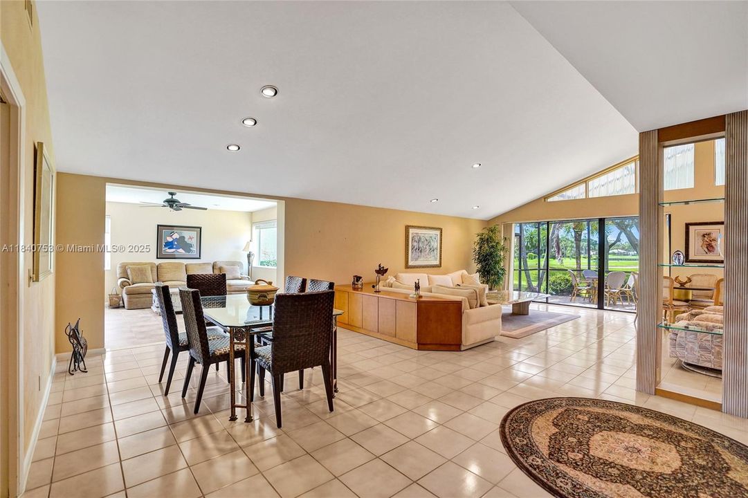 最近售出: $475,000 (2 贝兹, 2 浴室, 3158 平方英尺)