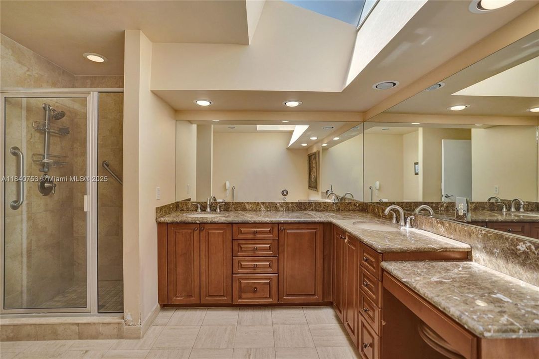 最近售出: $475,000 (2 贝兹, 2 浴室, 3158 平方英尺)