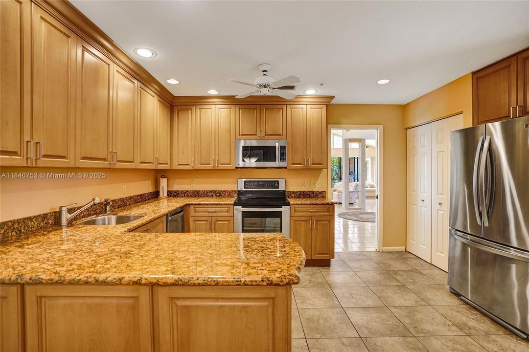 最近售出: $475,000 (2 贝兹, 2 浴室, 3158 平方英尺)