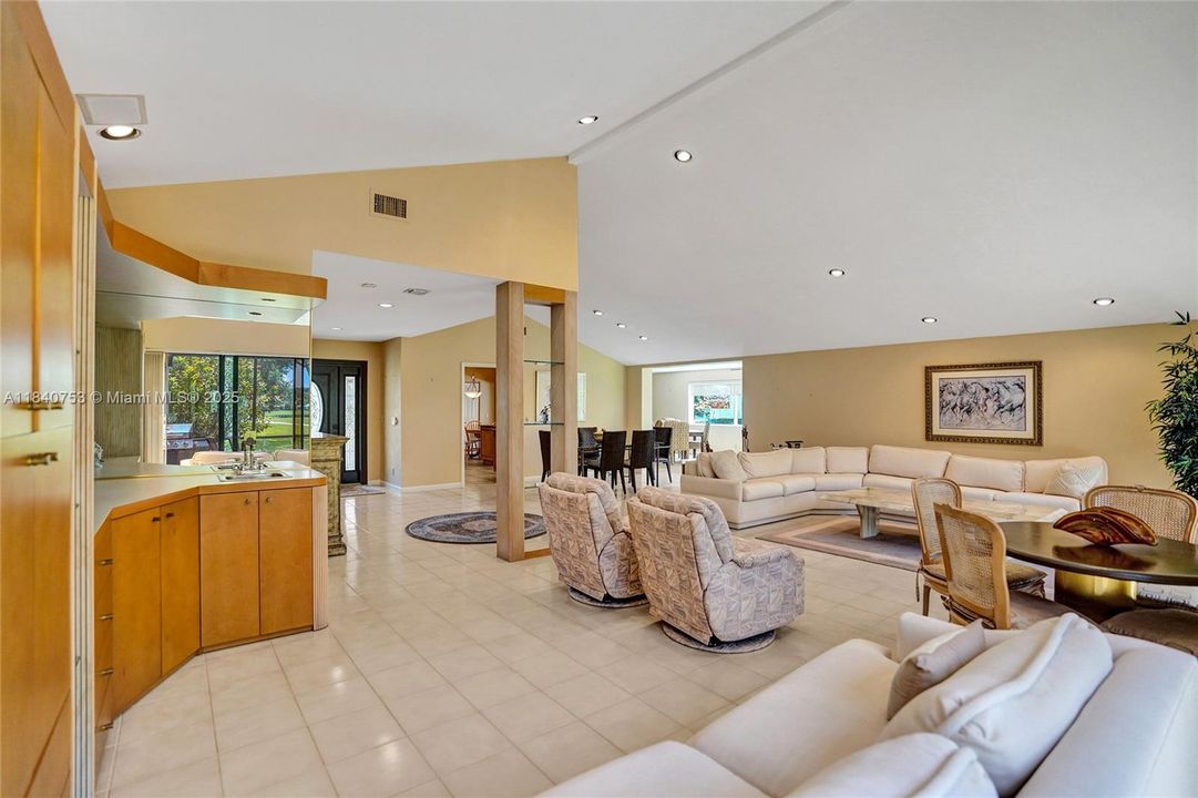 最近售出: $475,000 (2 贝兹, 2 浴室, 3158 平方英尺)