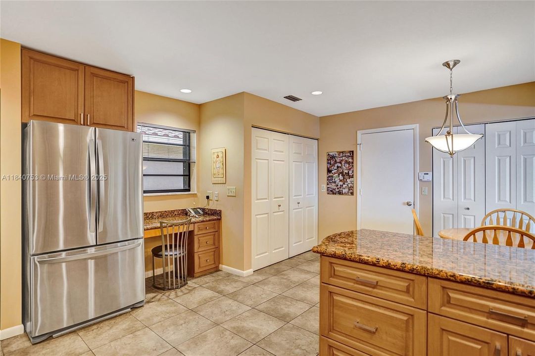 最近售出: $475,000 (2 贝兹, 2 浴室, 3158 平方英尺)