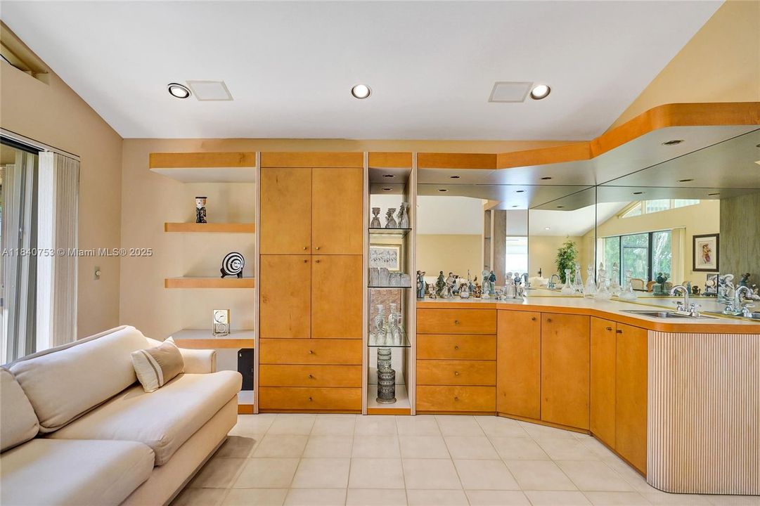 最近售出: $475,000 (2 贝兹, 2 浴室, 3158 平方英尺)