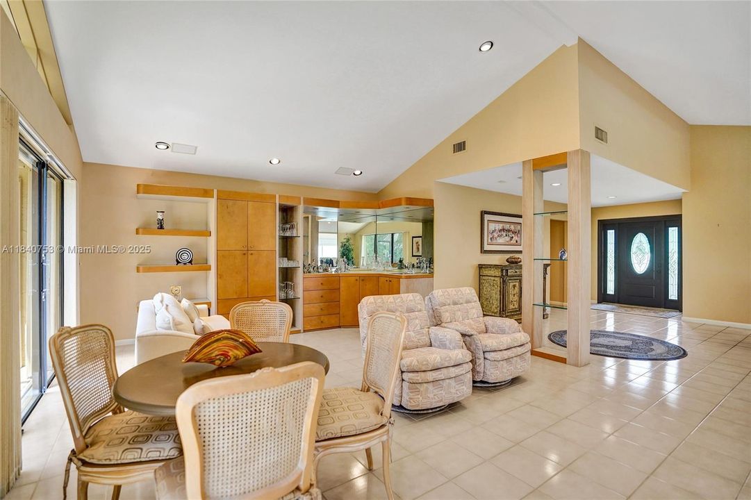 最近售出: $475,000 (2 贝兹, 2 浴室, 3158 平方英尺)