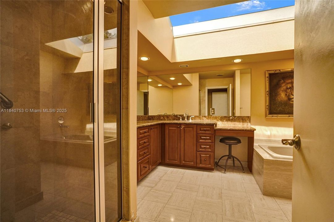 最近售出: $475,000 (2 贝兹, 2 浴室, 3158 平方英尺)