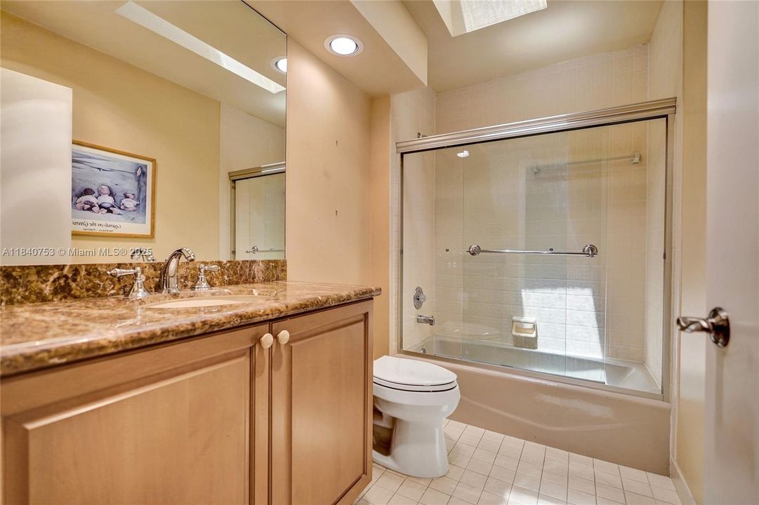 最近售出: $475,000 (2 贝兹, 2 浴室, 3158 平方英尺)