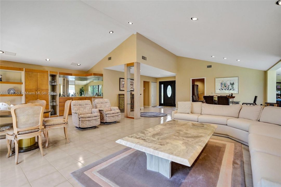 最近售出: $475,000 (2 贝兹, 2 浴室, 3158 平方英尺)