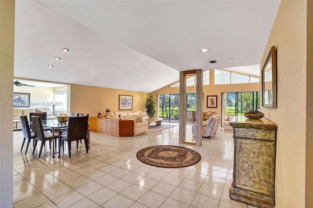 最近售出: $475,000 (2 贝兹, 2 浴室, 3158 平方英尺)