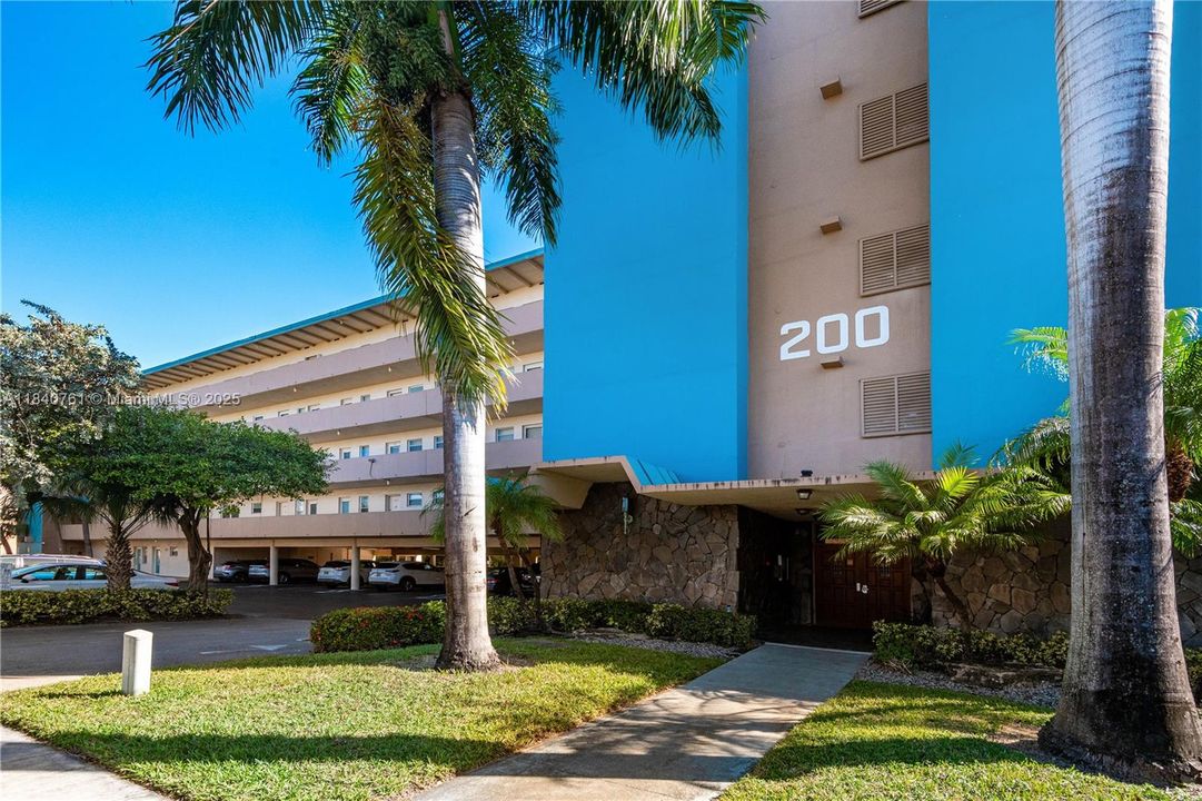 Recently Sold: $269,900 (2 beds, 2 baths, 1100 Square Feet)