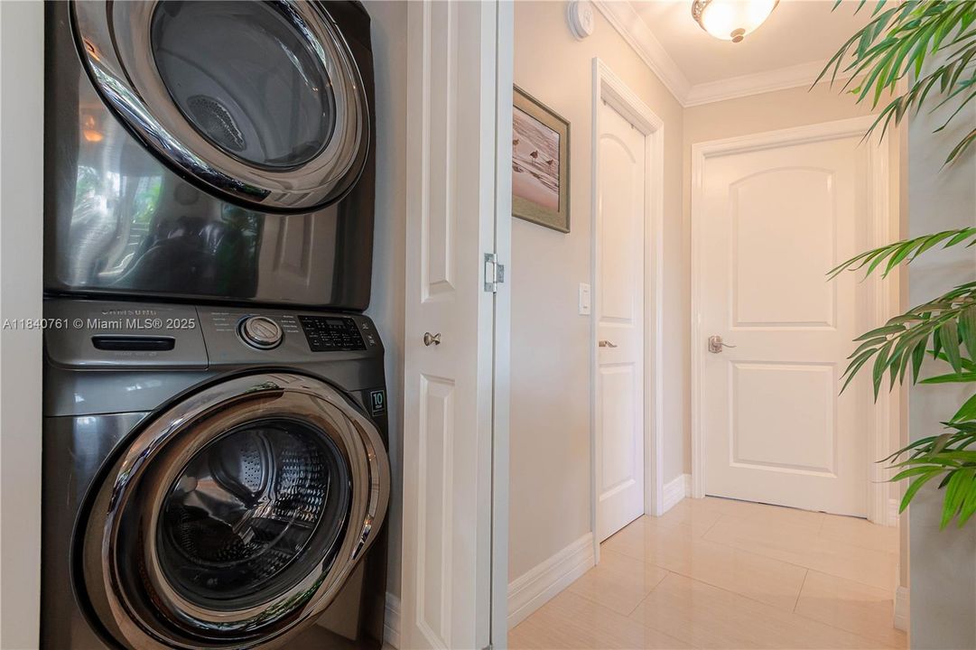 Recently Sold: $269,900 (2 beds, 2 baths, 1100 Square Feet)